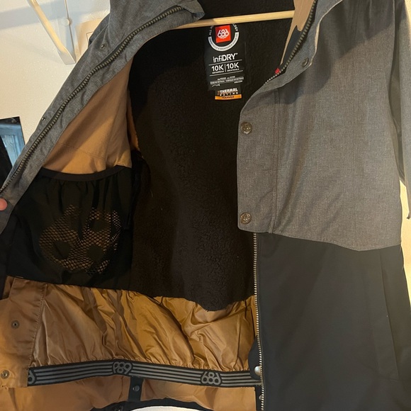 686 Insulated Snow Jacket, Women's Small, Grey and Black like New - Picture 2 of 9